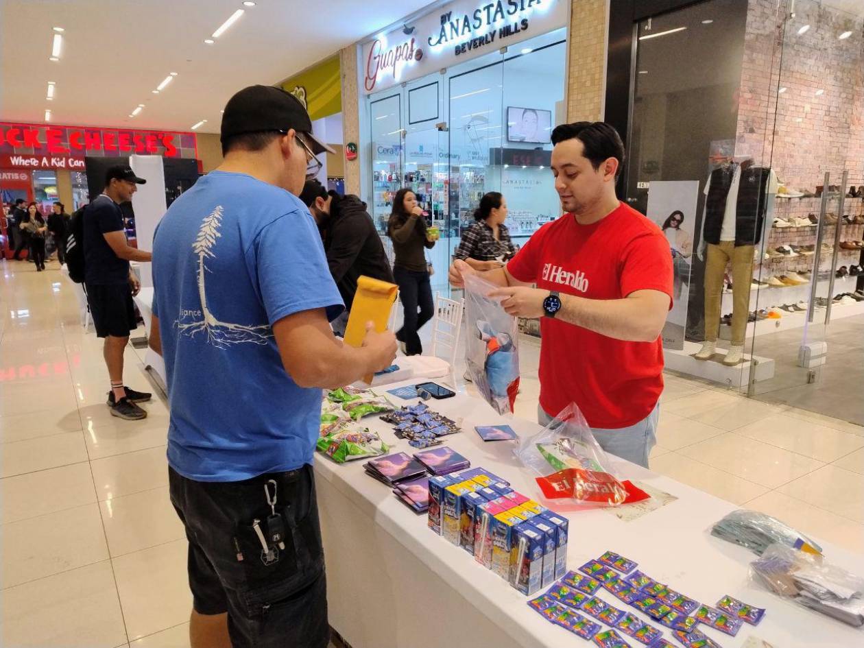 Sigue entrega de Kits en Mall Multiplaza para la Vuelta Ciclística El Heraldo