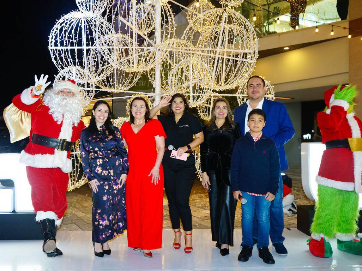 Banco Atlántida celebra el encendido del árbol navideño en La Galería, Tegucigalpa