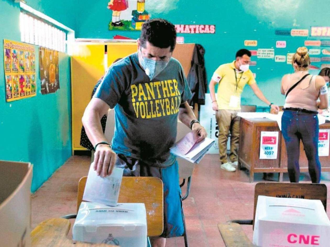 CNE sorteará posiciones de precandidatos en las papeletas para primarias 2025