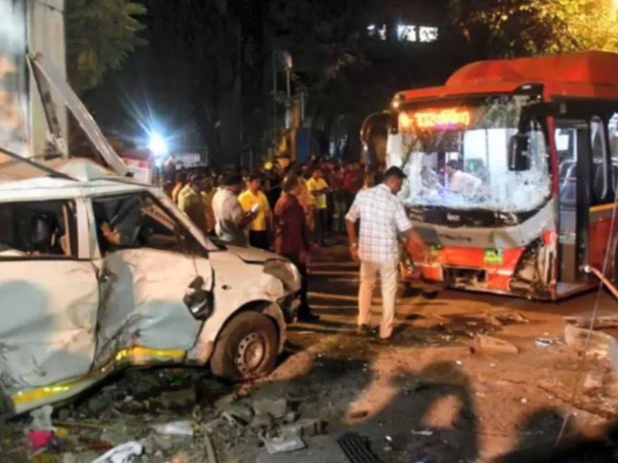 Al menos 6 muertos y 49 heridos en choque entre bus y varios vehículos en Bombay