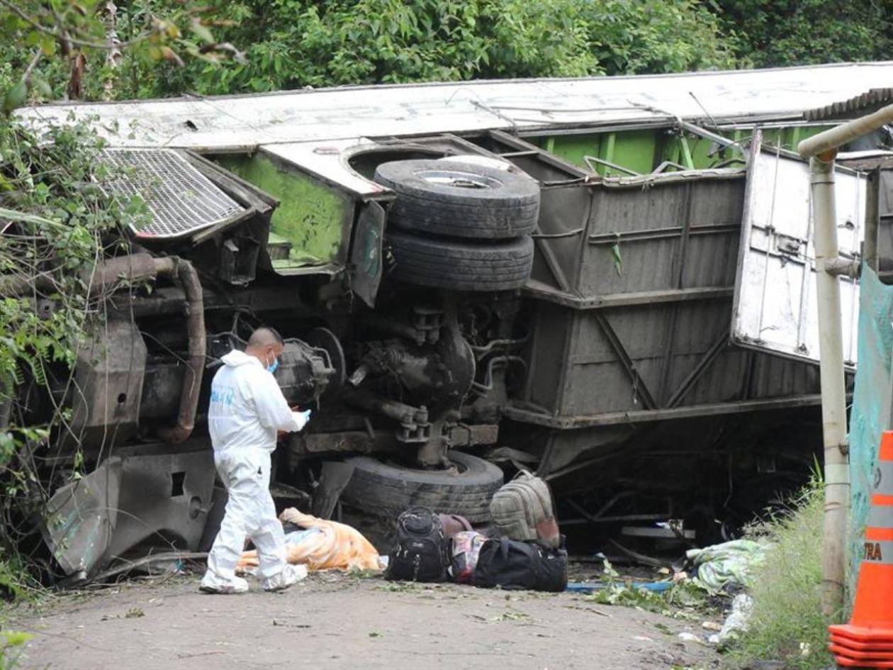 Colombia: al menos 12 muertos y 30 heridos en accidente de un autobús