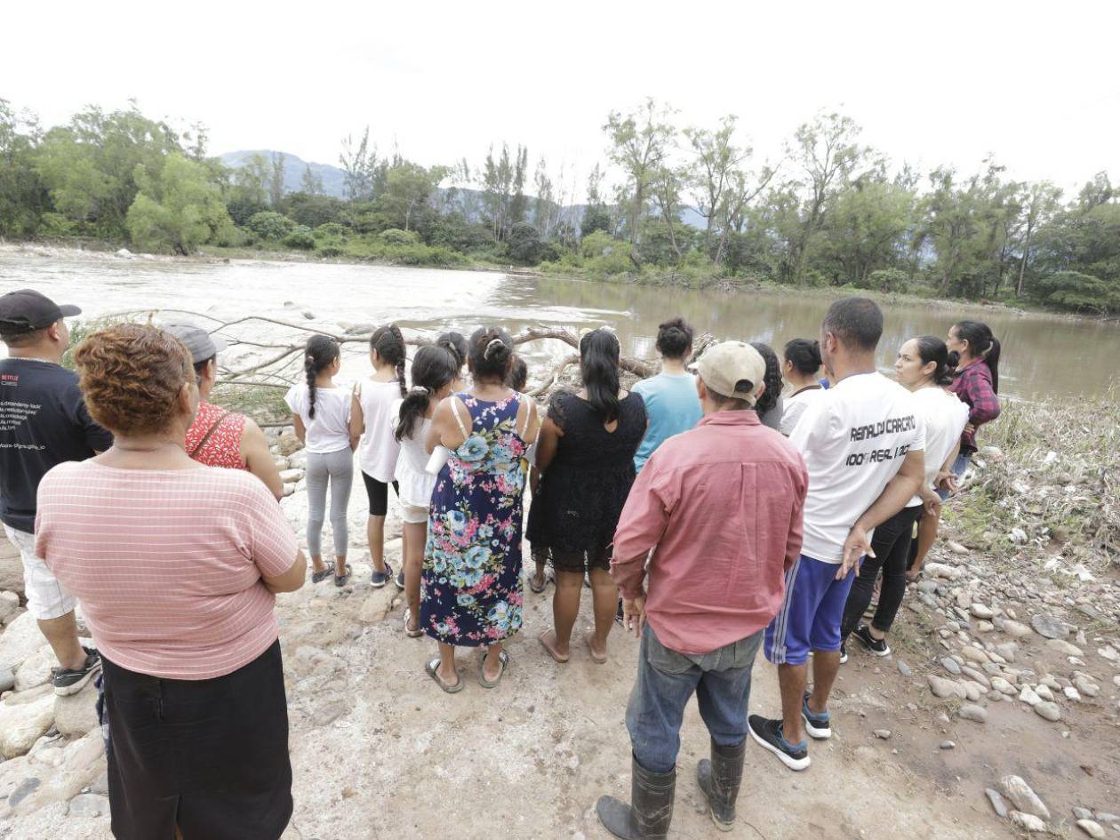 Pobladores claman por puente para conectar El Zarzal con Cantarranas