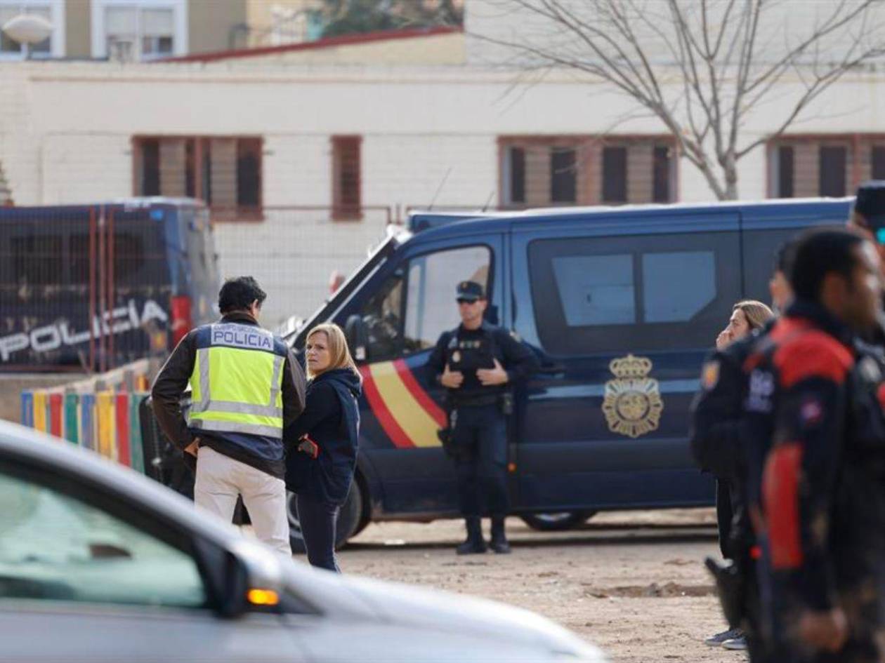 Operario pierde la vida al caer tejado de un colegio afectado por la DANA