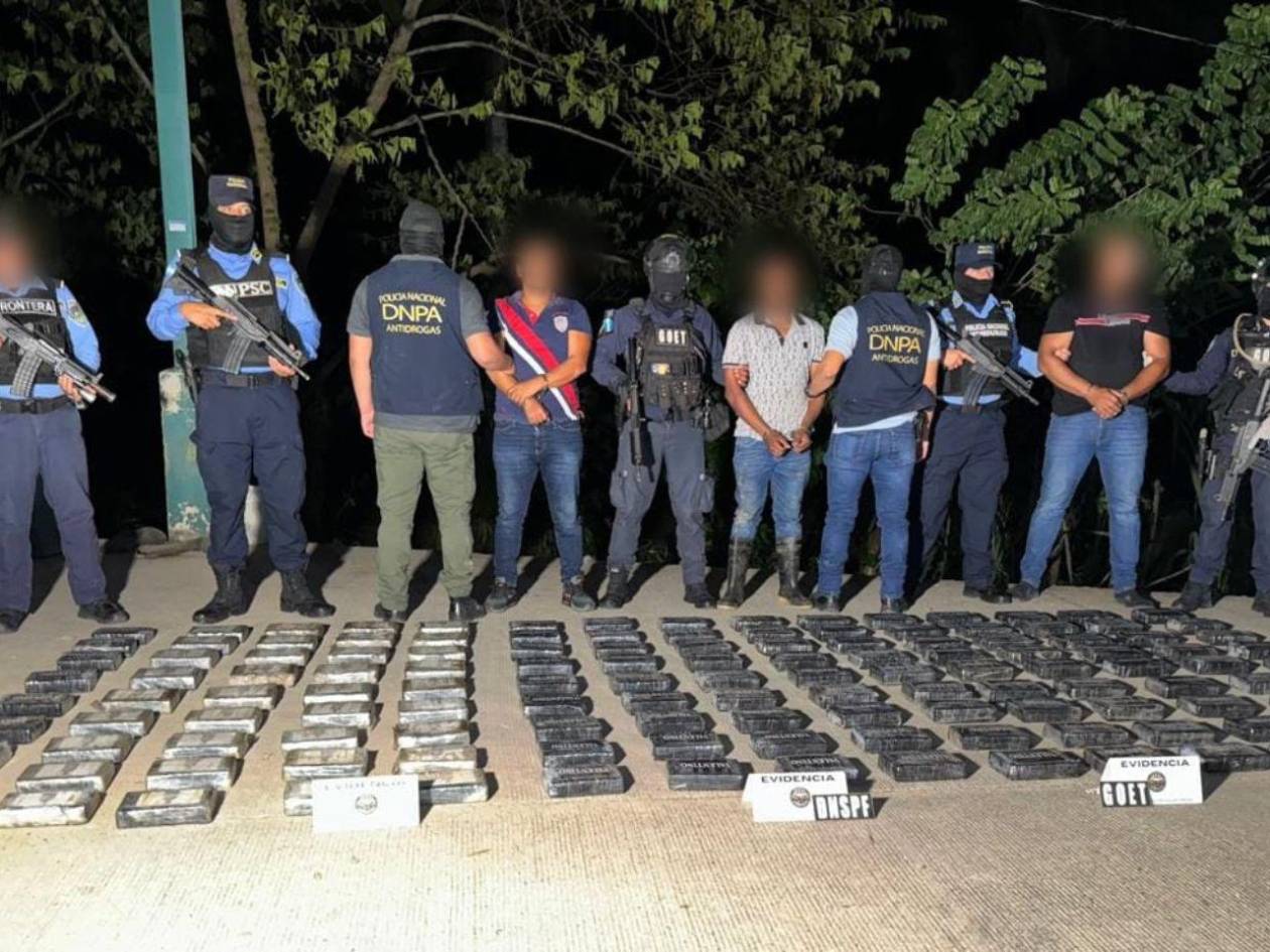 Incautan 136 kilos de cocaína que llevaban en compartimentos falsos