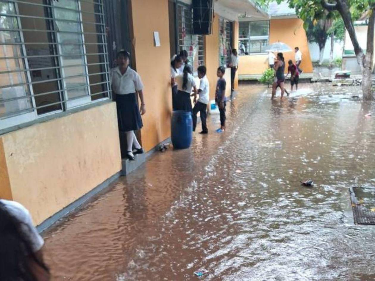 Suspenden clases en las zonas afectadas por la tormenta tropical Sara