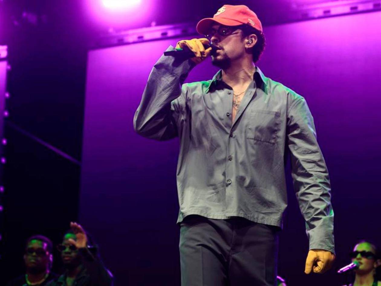 Bad Bunny impacta en Nueva York con conciertos sorpresivos en un metro y club latino