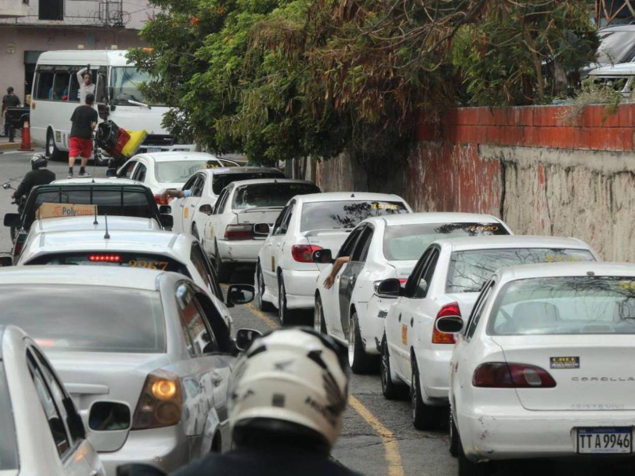 Taxistas crearán una app para modernizar el servicio al igual que Uber