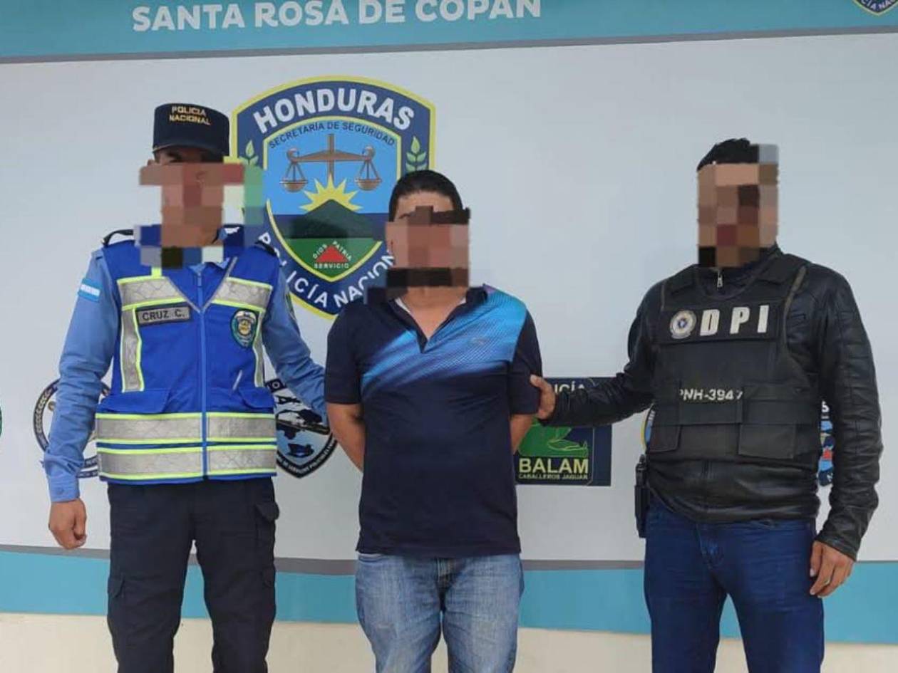 Cae hombre acusado de homicidio cuando tramitaba permiso de conducir