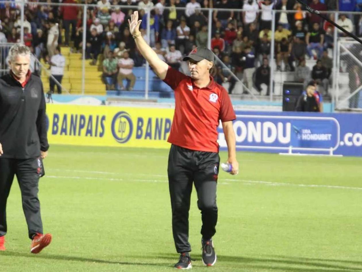 Pedro Troglio al no poder lograr título: “No lloré en la cancha, pero en la intimidad sí”