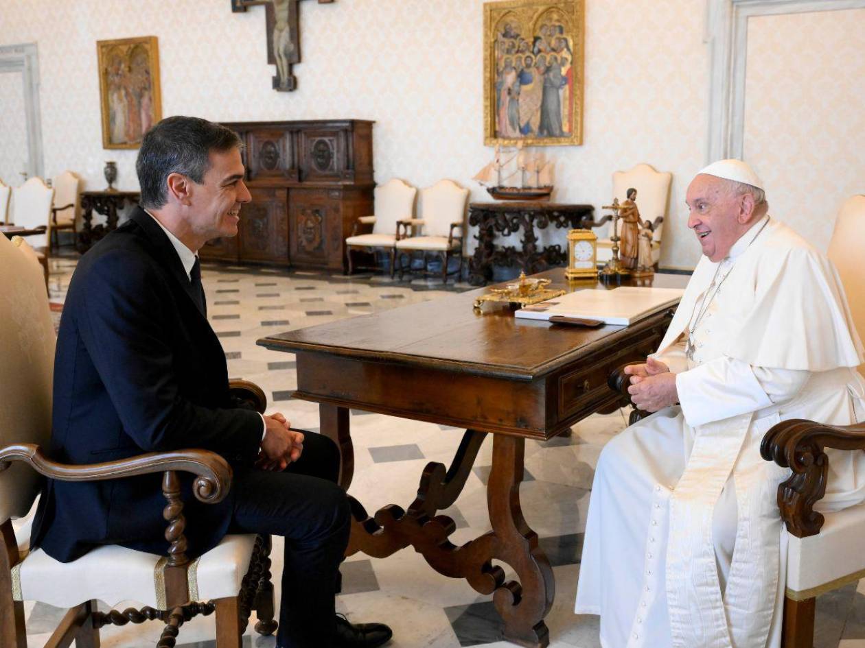 Papa se reúne con presidente de España, Pedro Sánchez, en el Vaticano