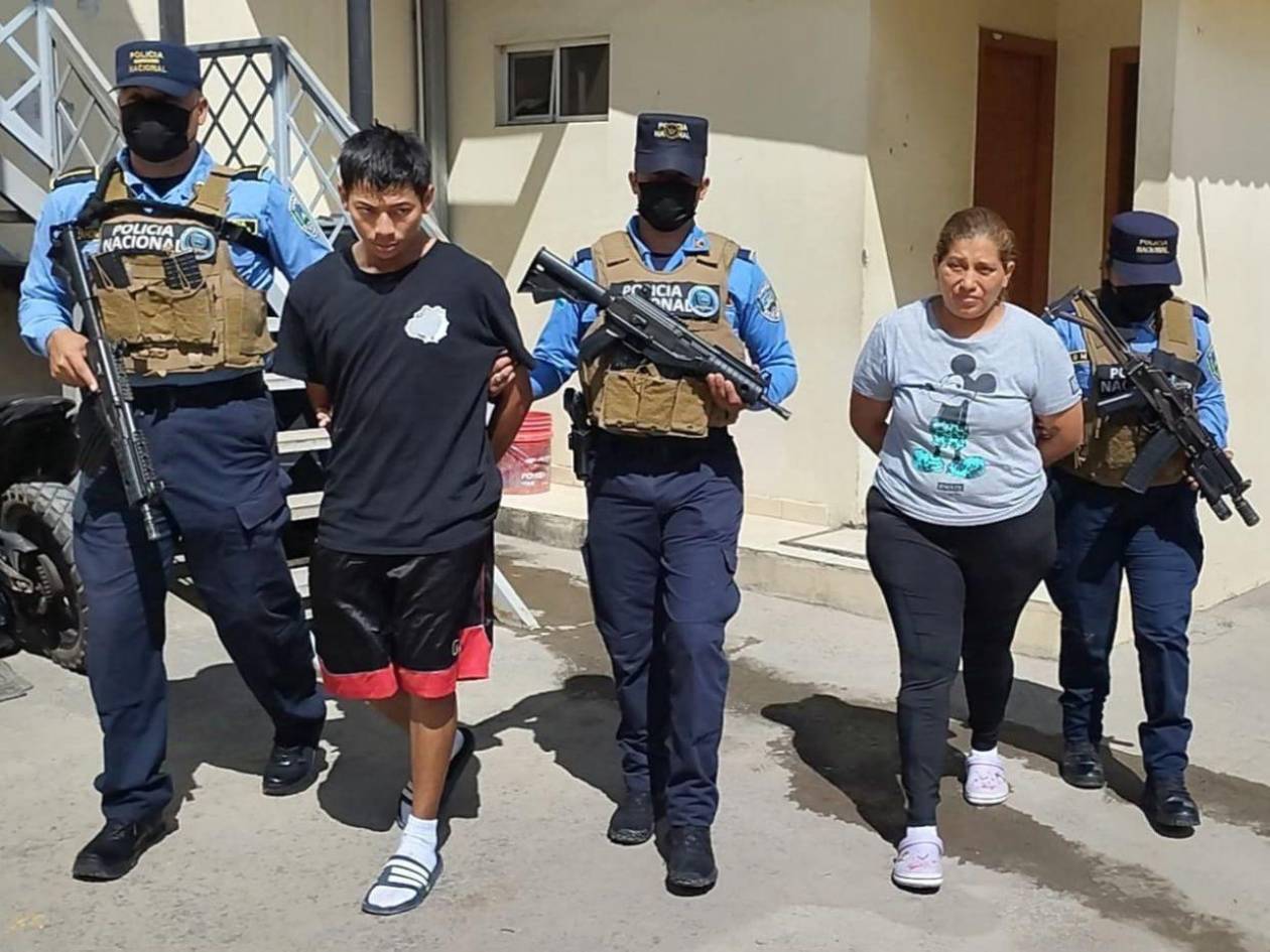 Detienen a mujer y su hijastro por delitos de extorsión y asesinato