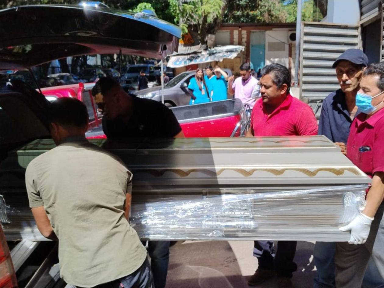 Retiran de la morgue los cuerpos de dos jóvenes acribillados en Comayagua