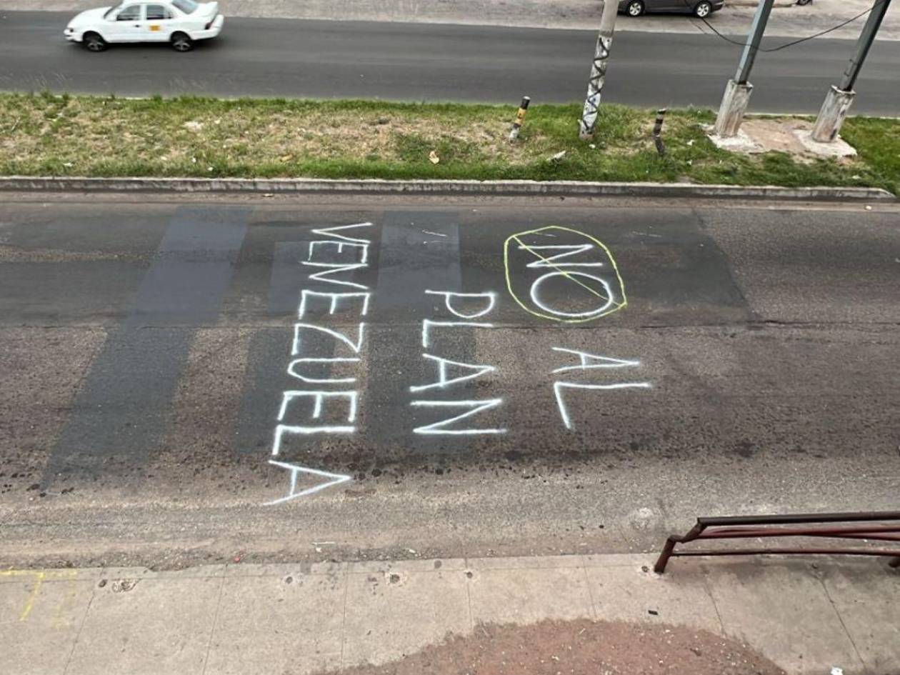 Con el mensaje “No al Plan Venezuela”, amanece pintada la calle del bulevar FF AA