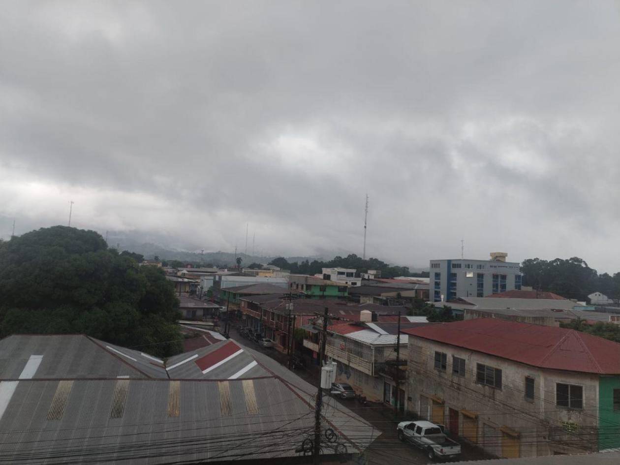 Lluvias por tormenta tropical comienzan a caer en el Atlántico hondureño