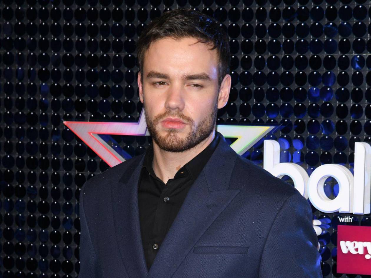 Expareja de Liam Payne se compromete a dos meses de la muerte del músico