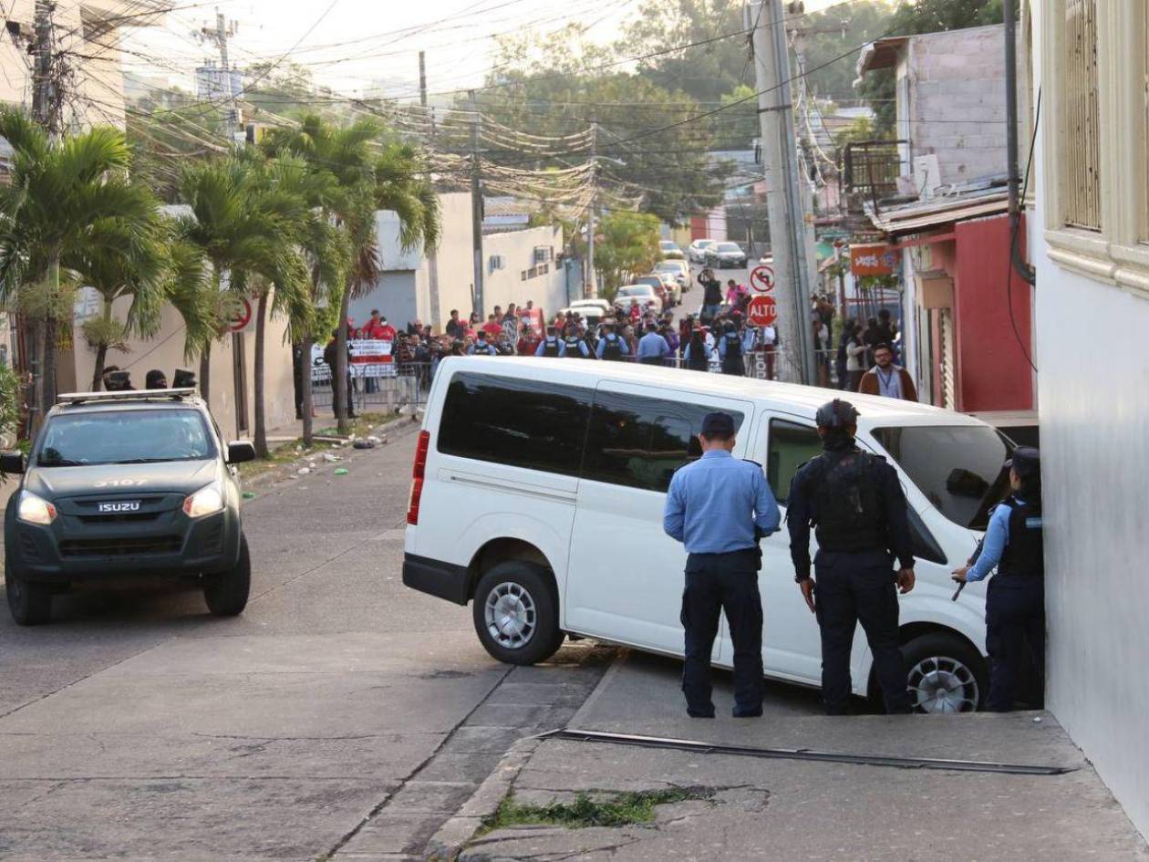 A audiencia Romeo Vásquez Velásquez y exjefes militares en la capital