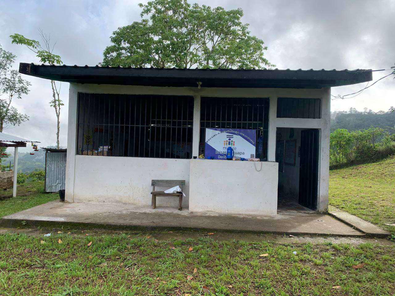 $!Así luce la fachada de la escuela unidocente República de Japón, ubicada en la comunidad Brisas de Escuapa, en El Paraíso.