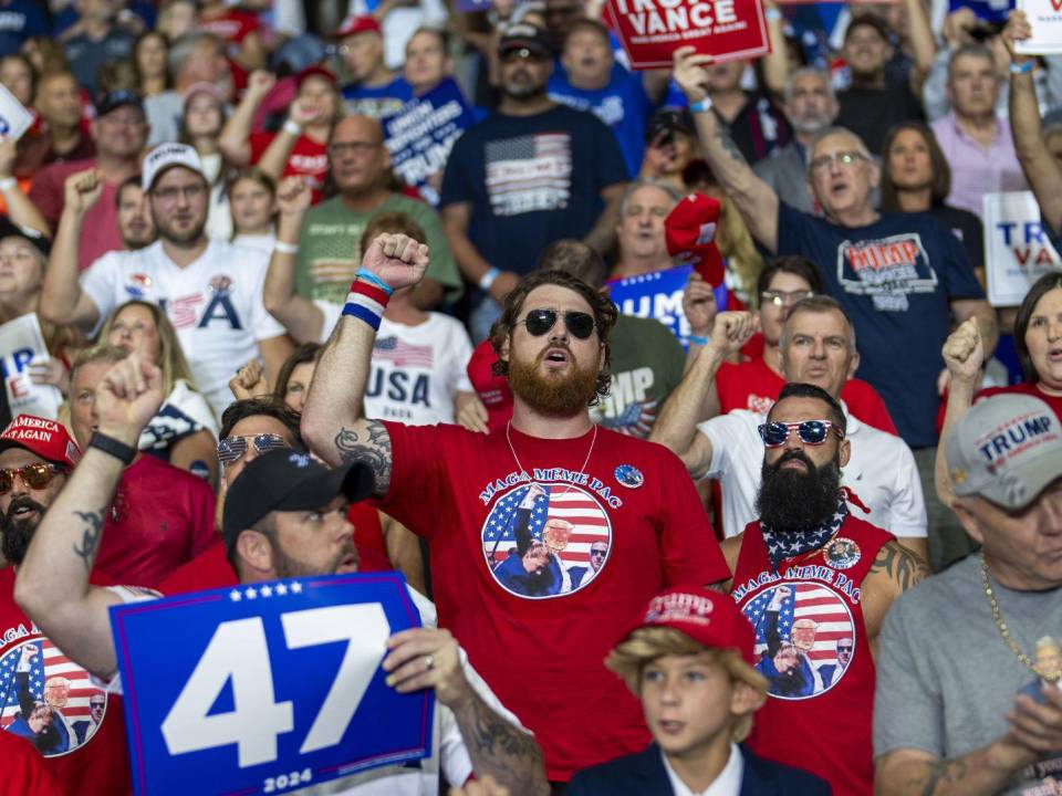 La campaña de Trump ha estado cortejando a los electores varones jóvenes. Un mitin en agosto. (Doug Mills/The New York Times)