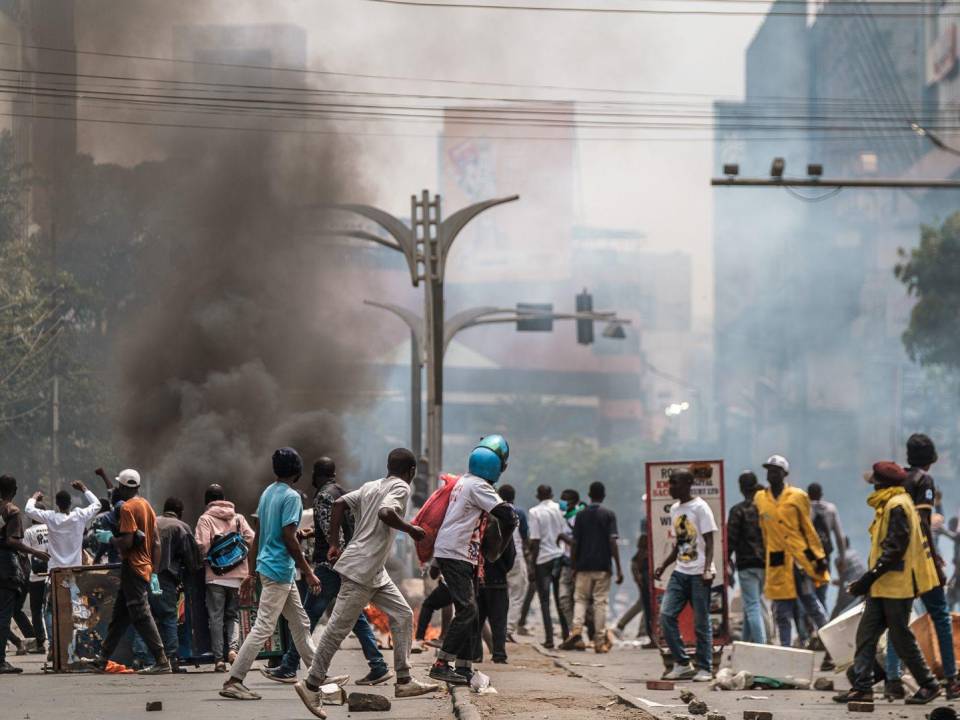 Protestas en Nairobi. Protestas por un aumento de impuestos propuesto resultaron en docenas de muertes en Kenia. (Brian Otieno para The New York Times)