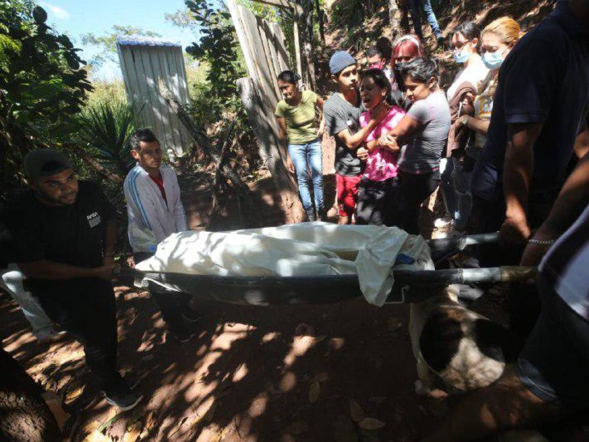 Las hijas de Marina lloraban amargamente su pérdida.