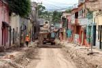 Los trabajos en la avenida Cervantes del centro histórico de Tegucigalpa comenzaron desde hace tres meses. Las obras se hacen por tramos para permitir el cruce de los vehículos.