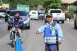 Más allá de la exigencia de portar un casco adecuado, mantener la motocicleta en óptimas condiciones, evitar conducir bajo efectos de las bebidas alcohólicas, entre otros, las autoridades trabajan en la implementación de nuevas medidas que ayuden a reducir el número de casos de accidente en moto. ¿De qué se trata?