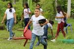 Cada año son menos los alumnos en los centros educativos de Honduras. Expertos dicen que se debe a múltiples factores, incluyendo la pobreza y migración.