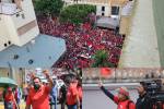 El Partido Libertad y Refundación (Libre) movilizó este martes a sus simpatizantes desde Casa Presidencial hasta los bajos del Congreso Nacional, donde se desarrolló la sesión del Congreso Nacional sin consensos para elegir al nuevo fiscal general. Estas son las imágenes.