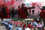 Los simpatizantes de Libre se apostaron en los bajos del Congreso Nacional y en el parque central de la capital. Con cohetes y vuvuzelas celebran todos a la espera de la llegada de la presidenta Xiomara Castro.