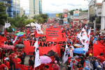 La marcha inició en Casa Presidencial y terminó en los bajos del Congreso Nacional, donde la presidenta, Xiomara Castro, aseguró que permanecerían en vigilia.