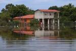 Viviendas inundadas en El Cubulero, Valle, tras lluvias de la tormenta tropical Pilar.