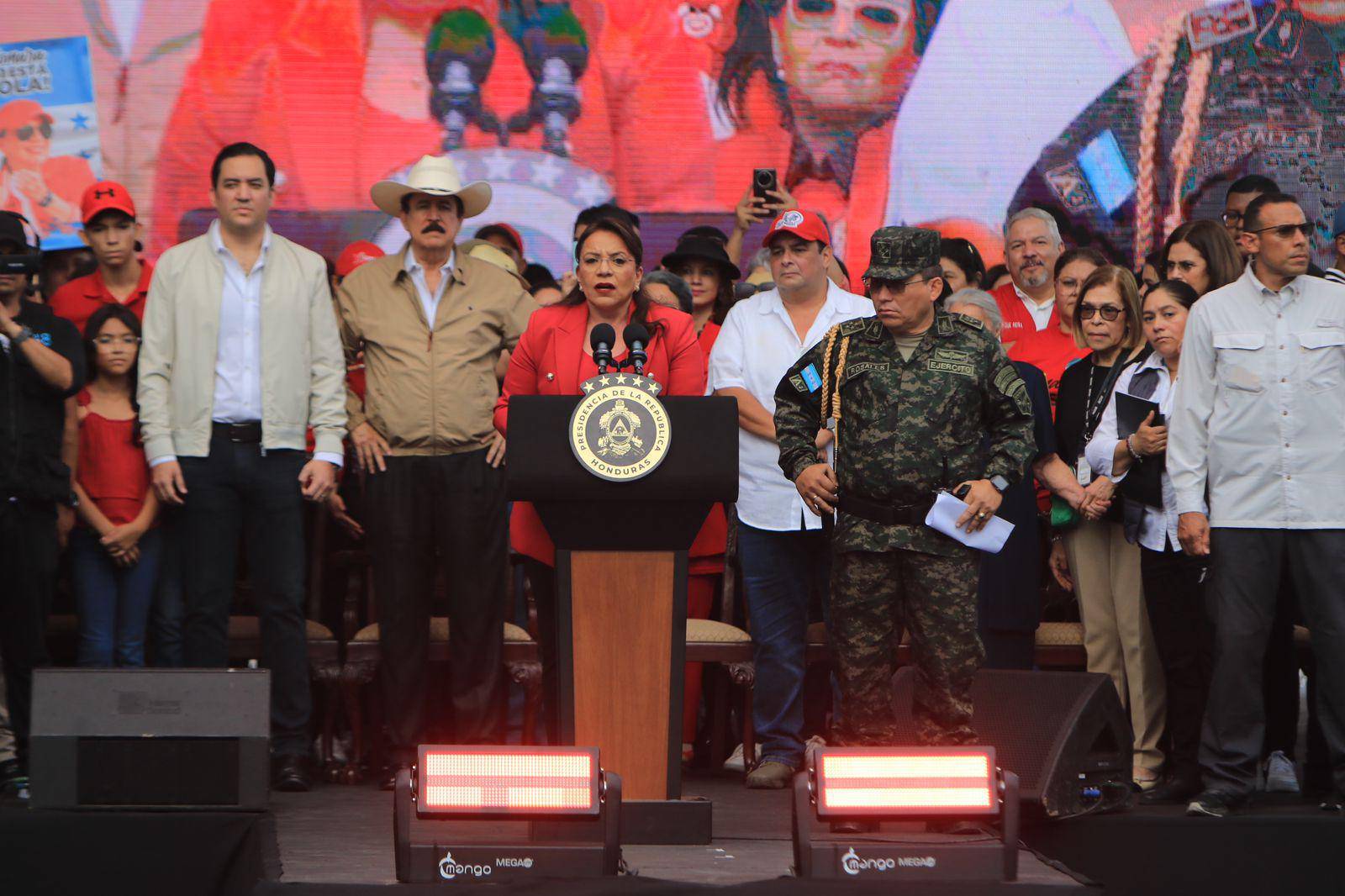 $!La marcha de este martes fue convocada por la presidenta, Xiomara Castro.