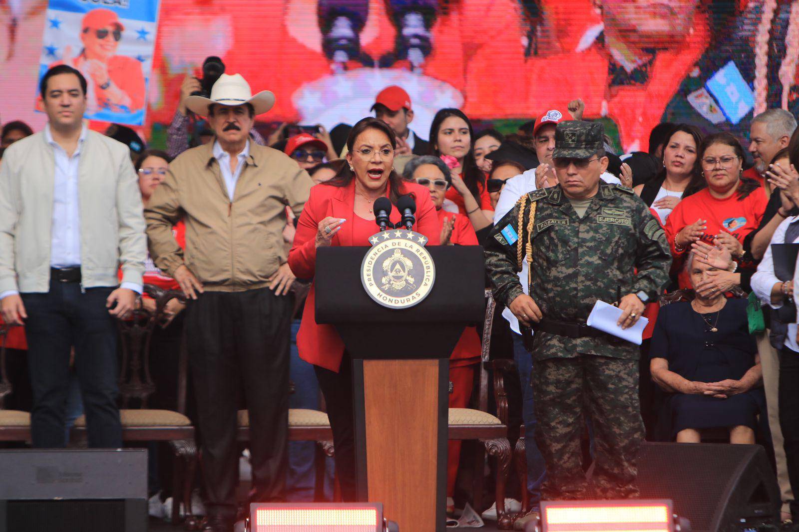 $!La misma presidenta convocó el martes de una marcha desde Casa Presidencial hasta el Congreso. Este miércoles también dio directrices a Libre para realizar un plantón.