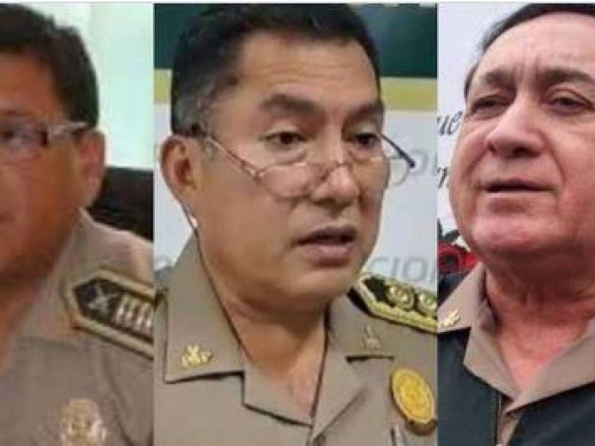 Ellos son los tres generales detenidos.