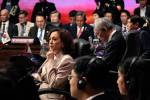 Kamala Harris ha representado con frecuencia a EU durante viajes a Asia, Europa, África y las Américas, y se ha reunido con más de 150 líderes mundiales. (fotografía por Yasuyoshi Chiba/EPA, vÍa Shutterstock)