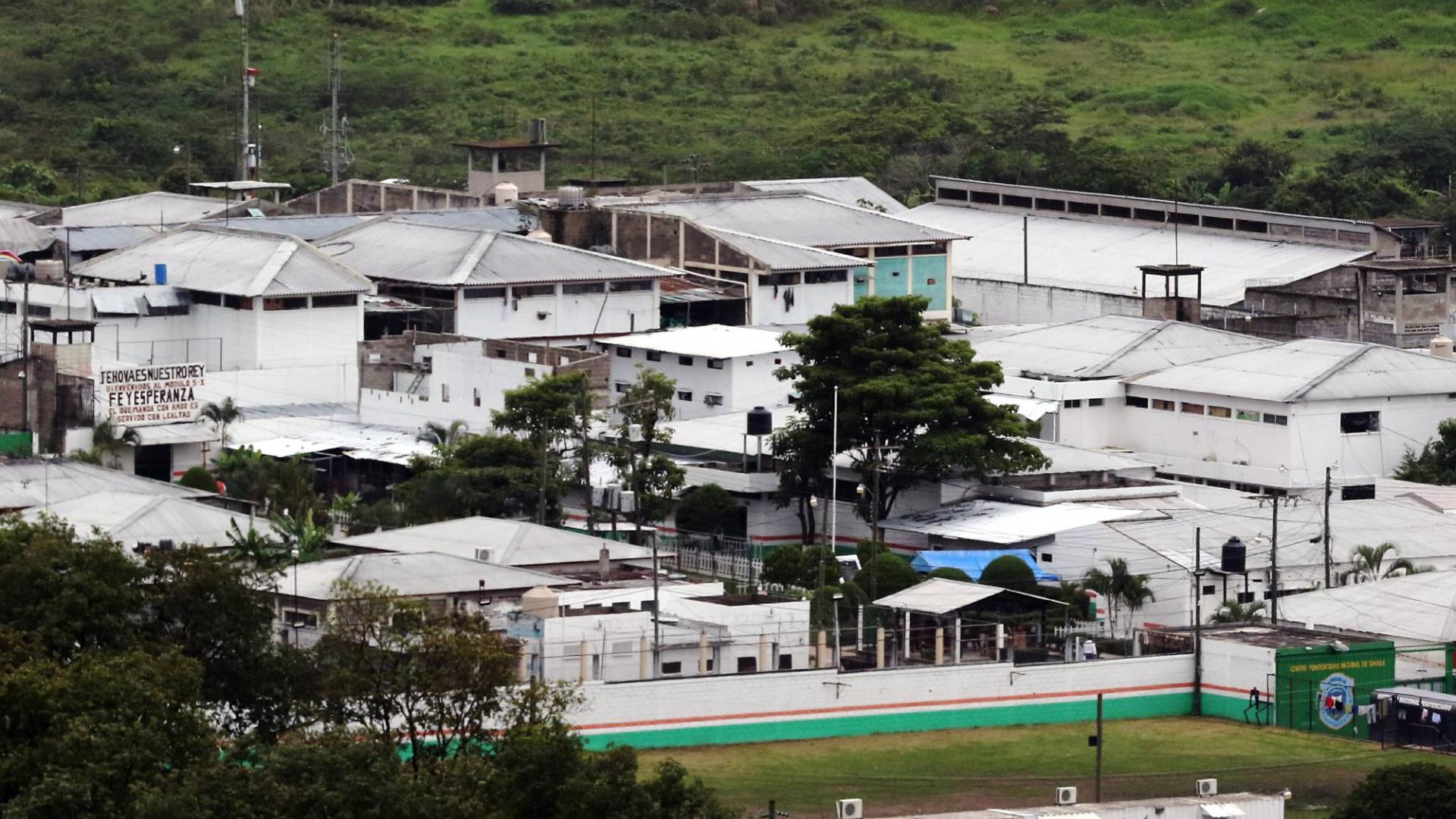 $!El Centro Penitenciario Nacional de Támara, en la capital hondureña, es el mayor ejemplo de la ingobernabilidad en el sistema carcelario. En los últimos años se han reportado escándalos de corrupción, la fuga de reos, la construcción de túneles por parte de mareros y el movimiento de prisioneros para cometer crímenes.