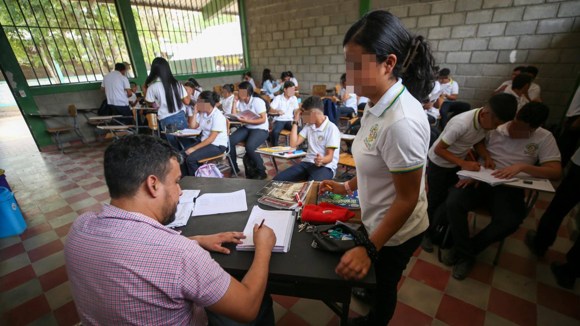 $!El acompañamiento del docente y de los padres de familia es vital para que los estudiantes tengan mejor rendimiento académico.