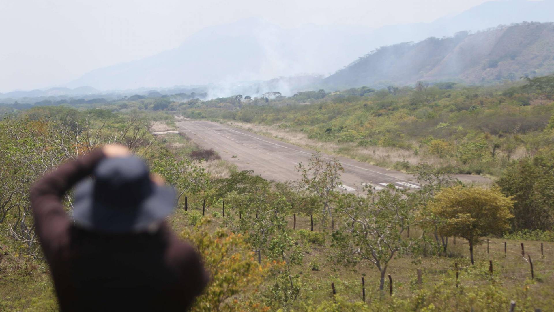 $!Al hacer un análisis de los vuelos por año, se detectó una caída paulatina en las cinco terminales, situación que resultó acelerada por la pandemia de covid-19. En la foto, la pista de El Aguacate.