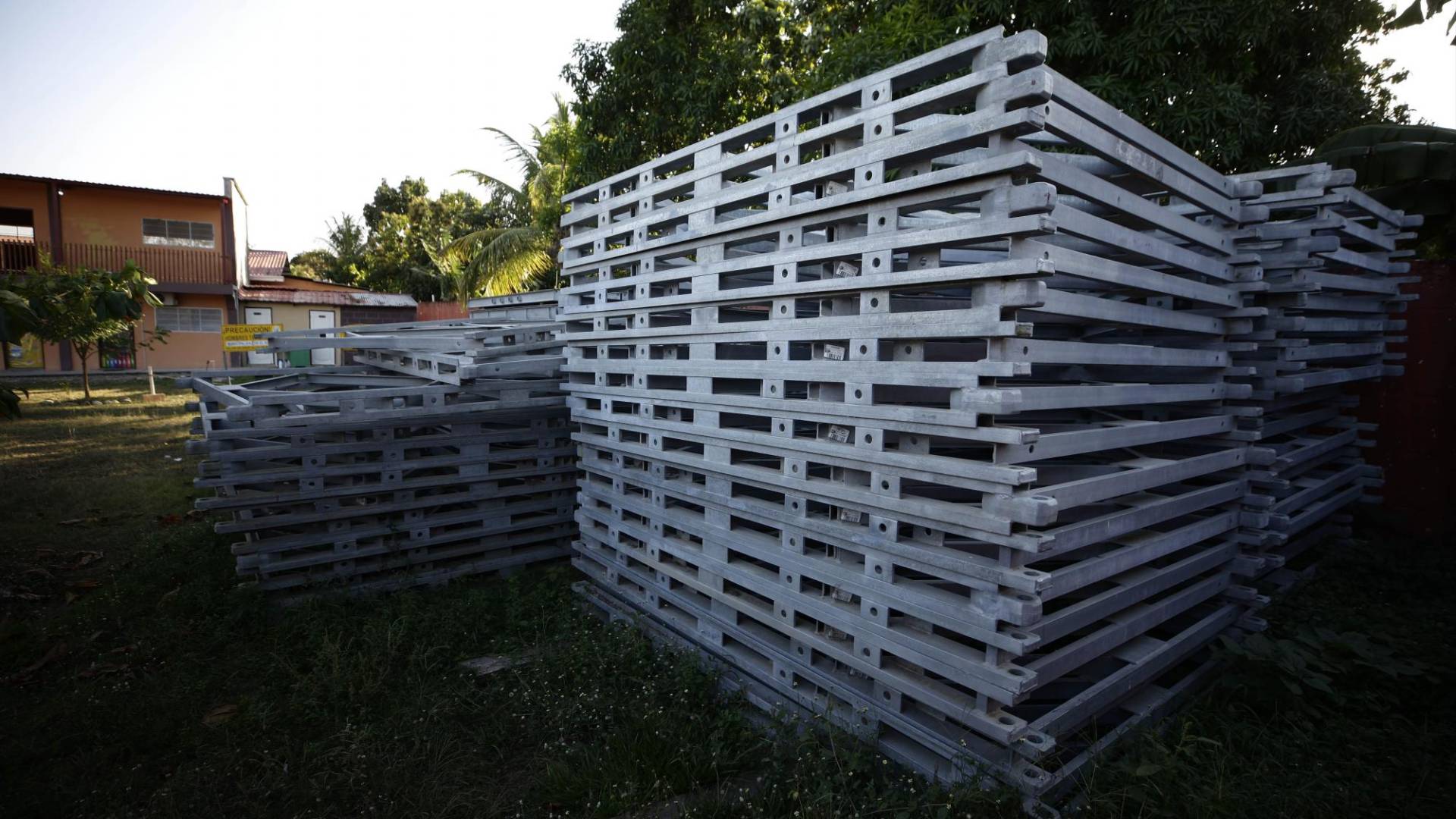 $!A una iglesia fueron llevadas partes del puente Bailey de El Negrito, Yoro