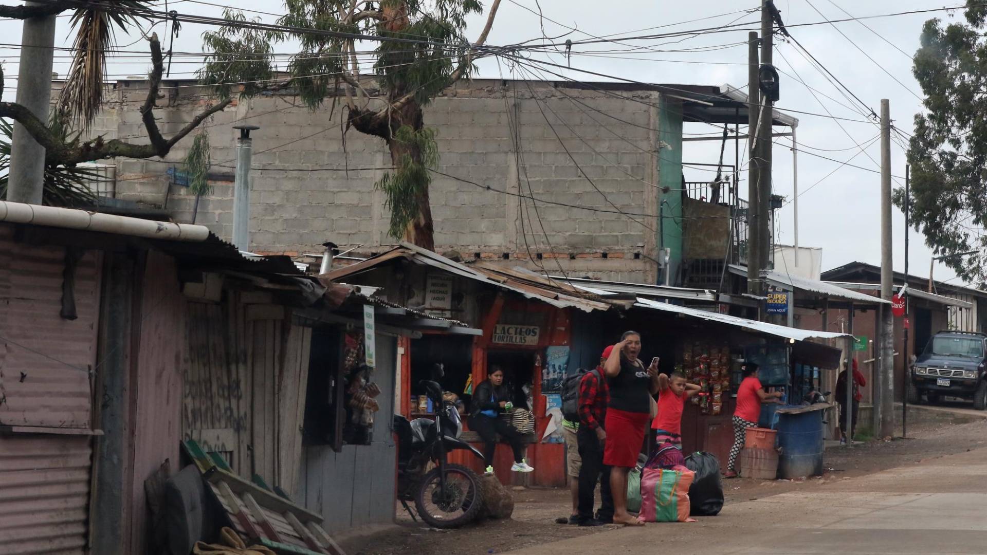 $!La Colonia Mirador de Oriente solo tiene una entrada por el kilómetro siete en la carretera que conduce de Tegucigalpa a Danlí.
