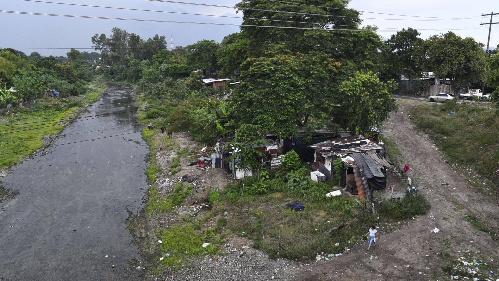 $!Uno de los mayores problemas es la construcción de viviendas en zonas cercanas al río. Expertos dicen que hay personas que construyen casas muy cerca de los bordos, lo que contribuye a que se dañen con mayor facilidad.