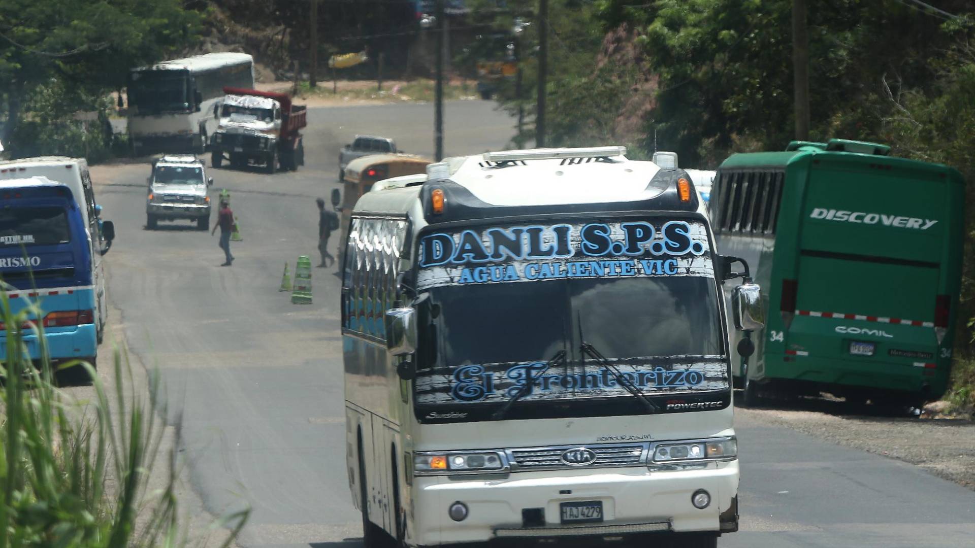 $!Un equipo de EL HERALDO Plus y LA PRENSA Premium esperaban a los migrantes que venían desde el municipio de Trojes, El Paraíso, desde tempranas horas.