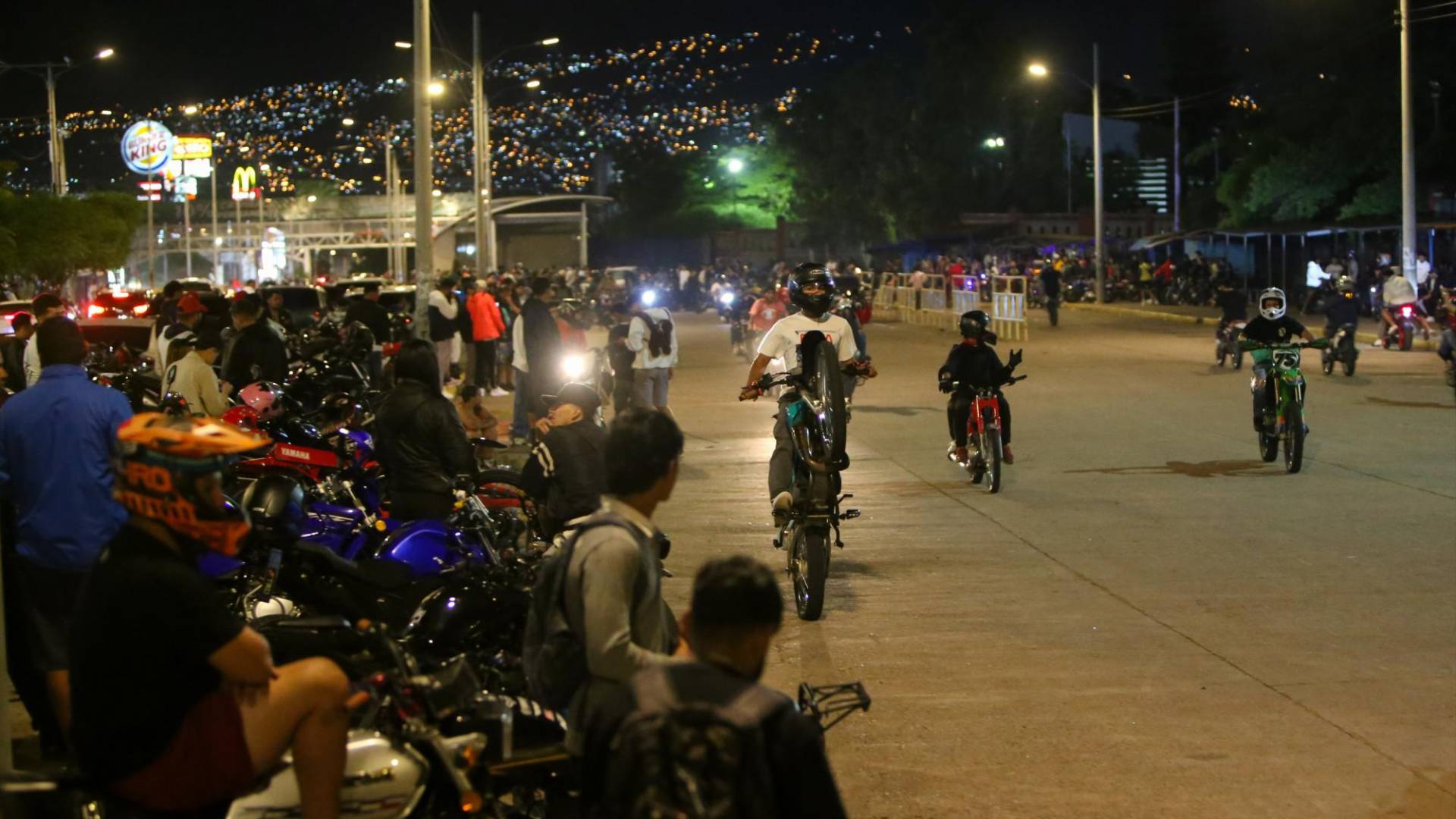 $!La afluencia de motociclistas en los clubes de acrobacia aumenta cada semana.