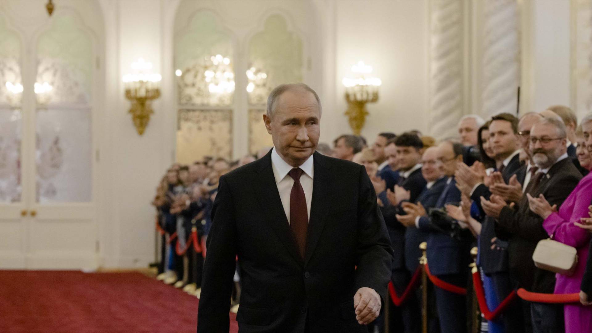 $!El Presidente Vladimir V. Putin de Rusia retuvo su presidencia en una elección sin competencia real.