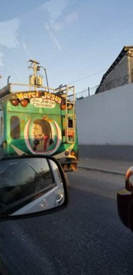 FOTOS: Los mensajes y frases más divertidos que conductores colocan en sus autos