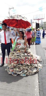 FOTOS: Los coloridos y originales trajes típicos de los desfiles patrios