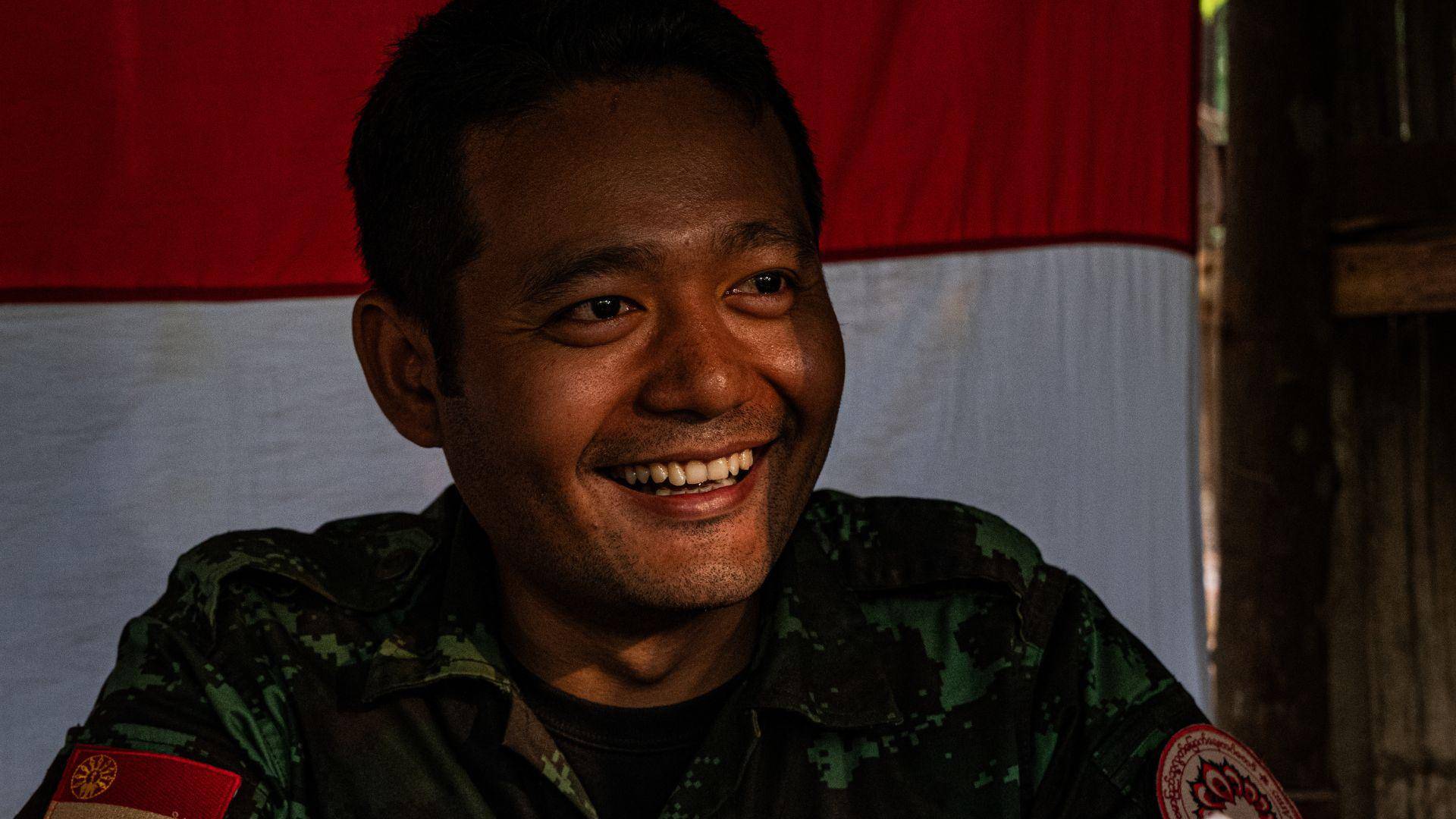 $!Ko Maung Saungkha reunió un ejército de mil soldados que luchan contra la junta militar de Myanmar. (Daniel Berehulak/The New York Times)