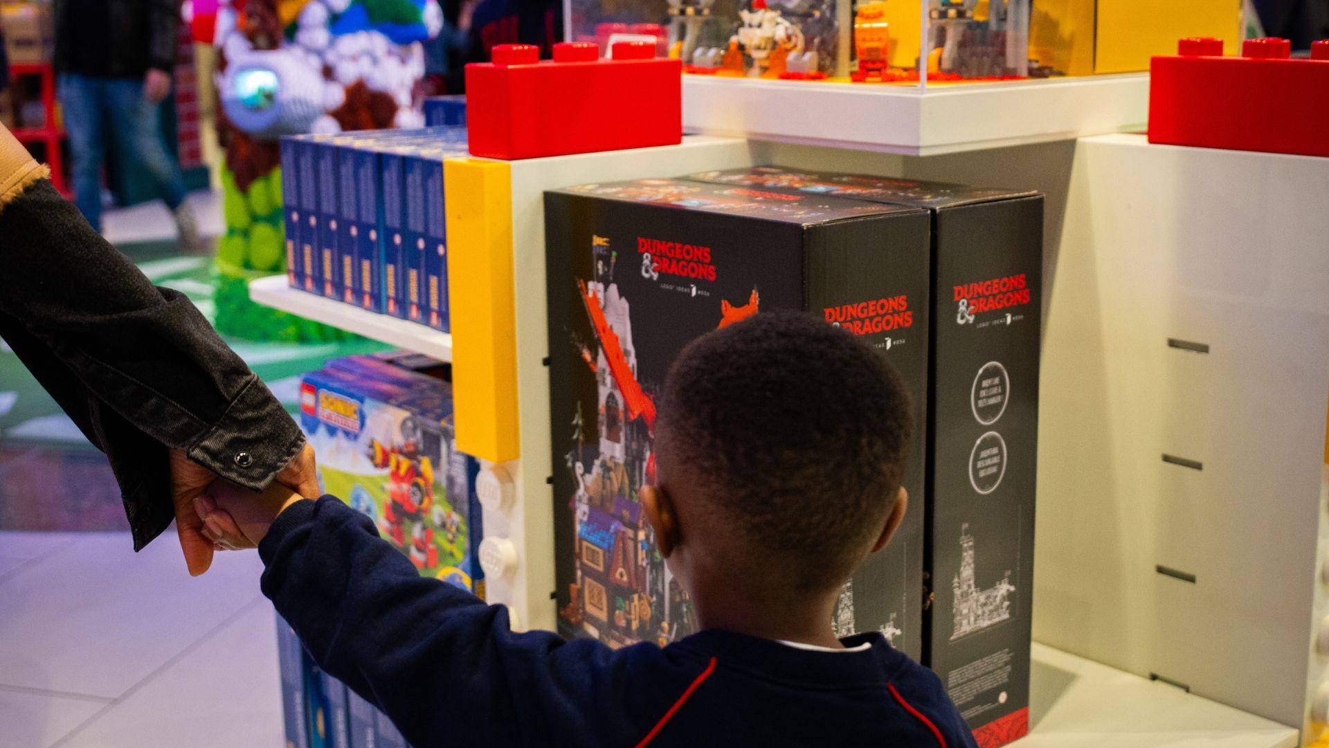 $!El set Red Dragon’s Tale de Lego, diseñado por un fan de Lego, tiene 3 mil 745 piezas y cuesta 360 dólares.
