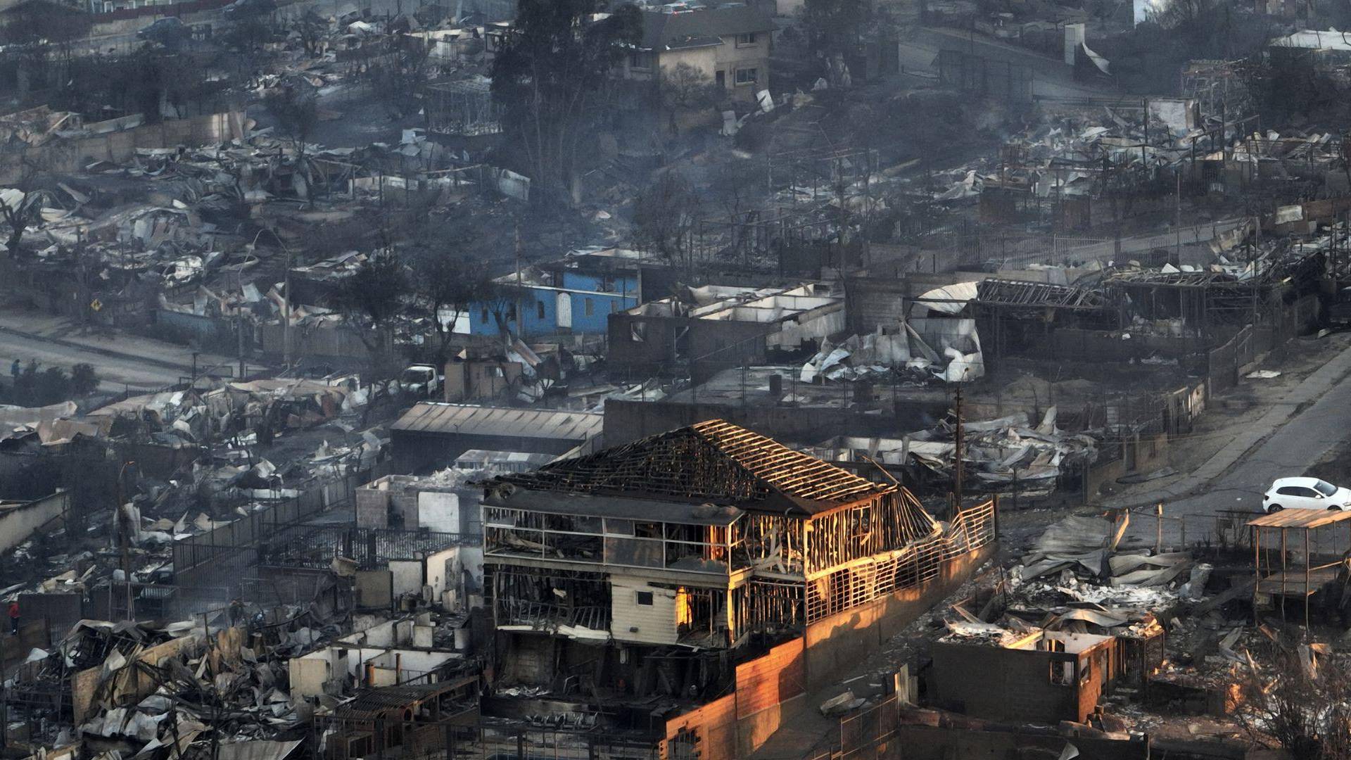 $!Las colinas de Viña del Mar, Chile, el 3 de febrero, tras al incendio.