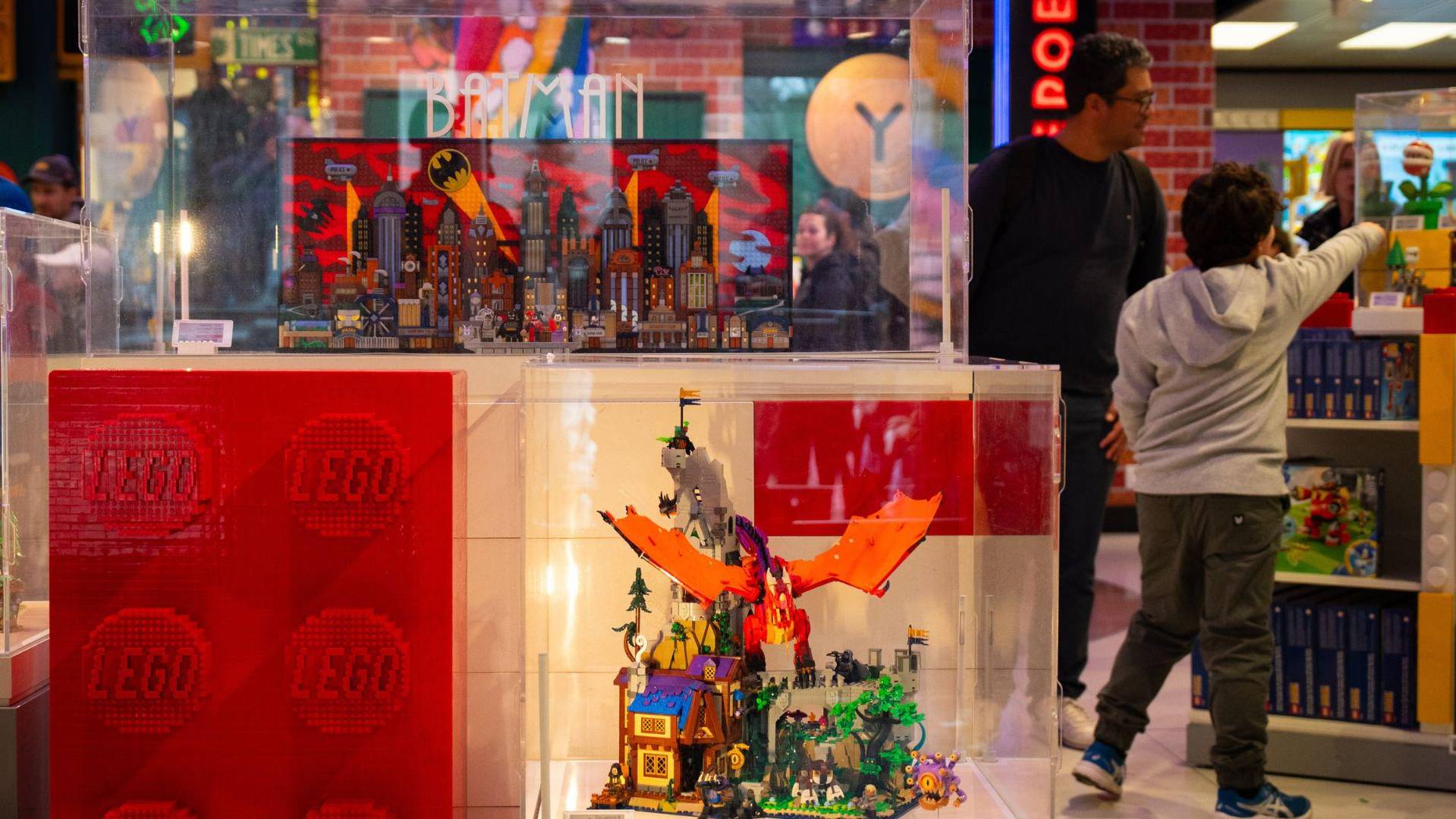 $!Lucas Bolt diseñó un set de Lego para conmemorar el 50 aniversario de Dungeons &amp; Dragons como parte de un programa de la empresa que solicita ideas a los fans.